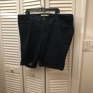 Torrid Bermuda shorts, dark wash, 24